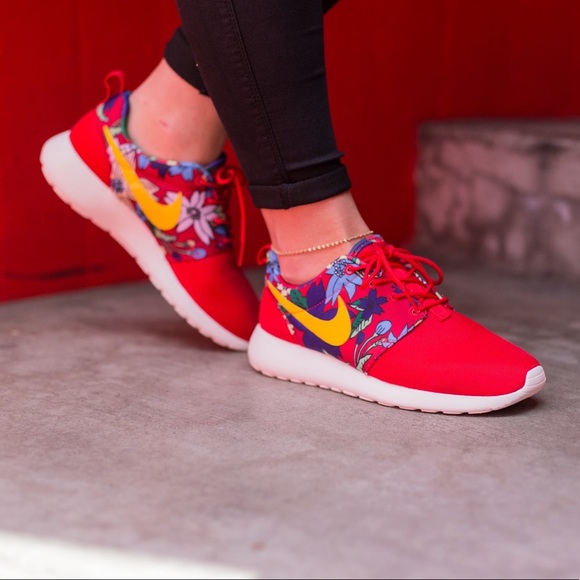 Nike Shoes - | OBO | Nike Roshe ✨